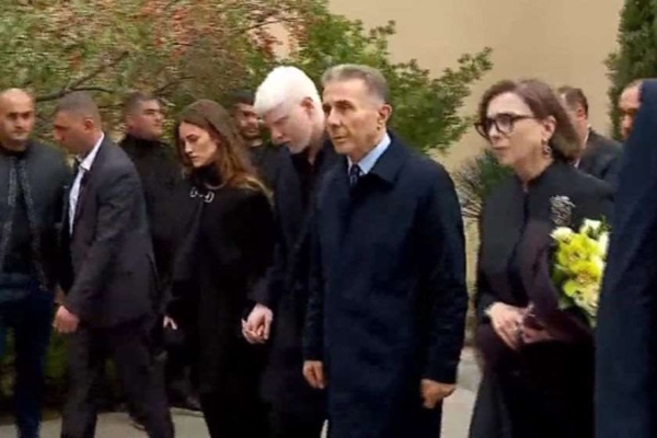 ბიძინა ივანიშვილი ოჯახთან ერთად ლაშა ბასლანძის სამოქალაქო პანაშვიდზე იმყოფებოდა