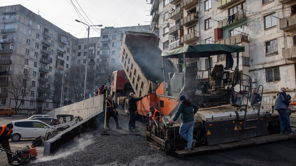 გახოკიძის ქუჩაზე საგზაო ინფრასტრუქტურის მოწყობა მიმდინარეობს