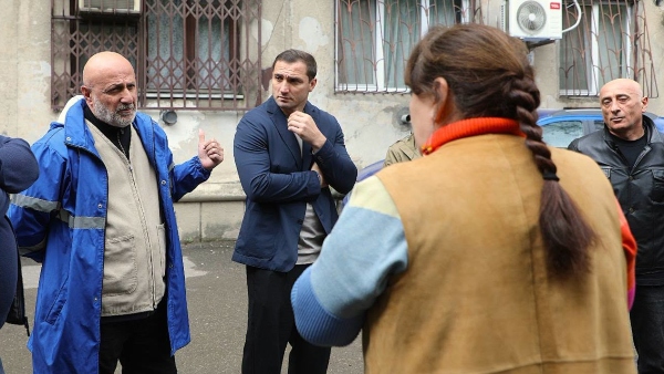 სამგორის რაიონის გამგებელმა, კახა სამხარაძემ, ქვემო სამგორის მოსახლეობასთან შეხვედრები გამართა
