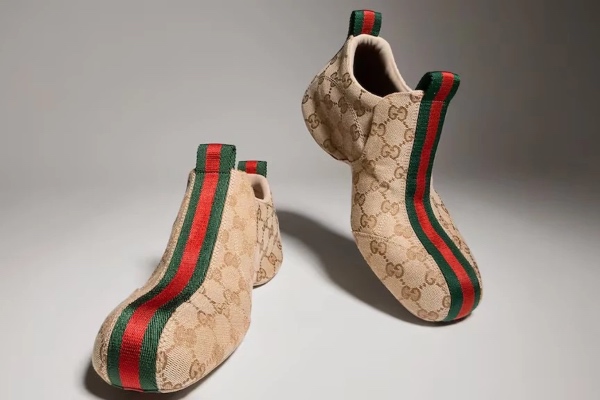 ასწლიანი იტალიური ისტორიის შემდეგ, Gucci-მ ჩინეთში დამზადებული ფეხსაცმლის მოდელი გამოუშვა