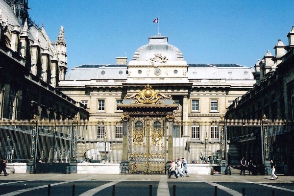 პარიზის სააპელაციო სასამართლომ „ნამახვანჰესის“ საქმეზე სახელმწიფოს მიერ კომპანია „ენკასთვის“ 400 მილიონი დოლარის გადახდა შეაჩერა