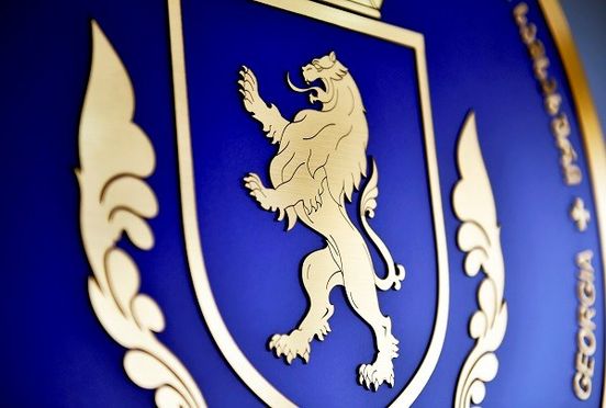 ფინანსთა სამინისტროს საგამოძიებო სამსახურმა დიდი ოდენობით ქრთამის აღებისა და მიცემის ფაქტზე სამი პირი დააკავა