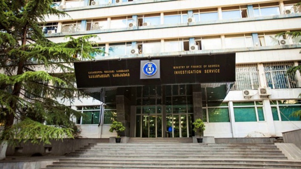 დაკავებული ინსპექტირების შესახებ ინფორმაციას შპს „ფერმერთა სახლის“ მმართველს აწვდიდა