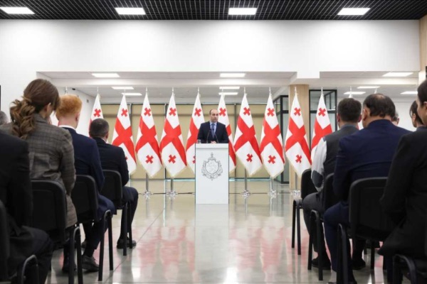 გეკა გელაძემ მომსახურების სააგენტოს თანამშრომლები დააჯილდოვა