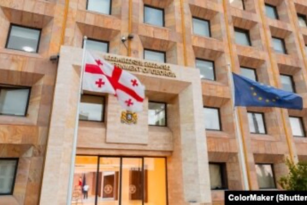 საქართველოს მთავრობის გადაწყვეტილებით, უკრაინის ტერიტორიაზე საომარი მოქმედებების გამო საქართველოში შემოსული და უწყვეტად მყოფი უკრაინის მოქალაქეები სამედიცინო სერვისებს 2026 წლის 1-ელი აპრილამდე მიიღებენ.  მთავრობის შესაბამის განკარგულებას ხელს საქართველოს