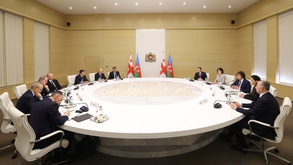 საქართველოს პრემიერ-მინისტრისა და აზერბაიჯანის პრეზიდენტის ხელმძღვანელობით, ორი ქვეყნის მთავრობის წევრების გაფართოებული ფორმატის შეხვედრა გაიმართა