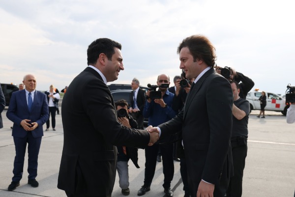 ირაკლი კობახიძე სომხეთს ეწვია, სადაც ევროპული პოლიტიკური გაერთიანების მერვე სამიტში მიიღებს მონაწილეობას