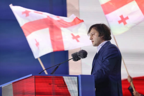 თავის დროზე „ბიბისი“ მიიჩნეოდა, როგორც ერთ-ერთი ყველაზე მაღალი რეპუტაციის მაუწყებელი, ბოლო წლების განმავლობაში ეს ვითარება რადიკალურად არის შეცვლილი, „დიფ სთეითს“ საკვანძო როლი აქვს შესრულებული ევროპის დაღმასვლაში - პრემიერი