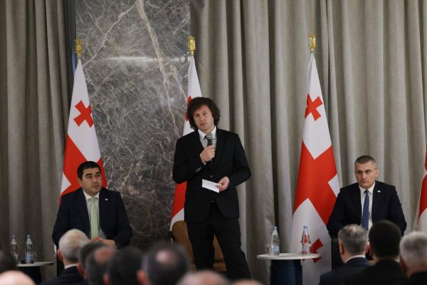 პრემიერი რეგიონებში სახელმწიფო რწმუნებულებს, მუნიციპალიტეტების მერებს და საკრებულოების თავმჯდომარეებს შეხვდა