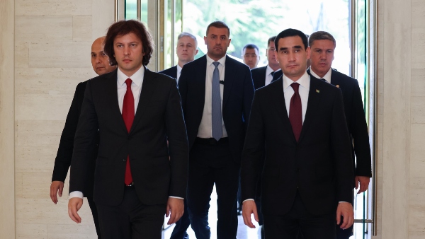 საქართველოს პრემიერ-მინისტრისა და თურქმენეთის პრეზიდენტის ხელმძღვანელობით, ორი ქვეყნის მთავრობის წევრების მონაწილეობით, გაფართოებული ფორმატის მოლაპარაკებები გაიმართა
