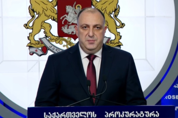 პროკურატურამ ზვიად მოსიაშვილის, ლევან ხაბეიშვილის და გურამ როგავას მიმართ განხორციელებული ძალადობის ფაქტზე 5 პირი, მათ შორის 3 ყოფილი და ერთი მოქმედი სპეცრაზმელი დააკავა